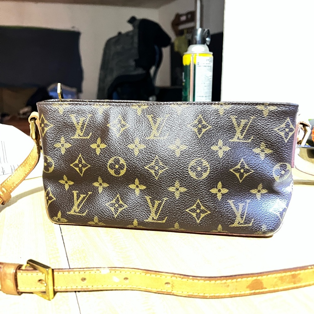 Louis Vuitton Sling bag mono